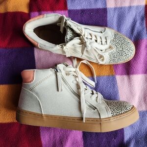 Universal Threqd Colette Sneakers